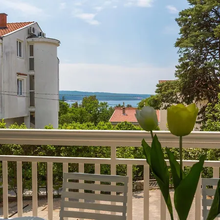 Podvezanec Apartment Dramalj Exterior photo