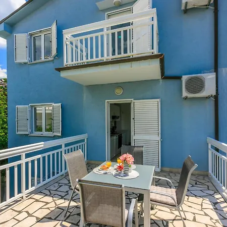 Podvezanec Apartment Dramalj Exterior photo