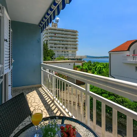 Podvezanec Apartment Dramalj Exterior photo