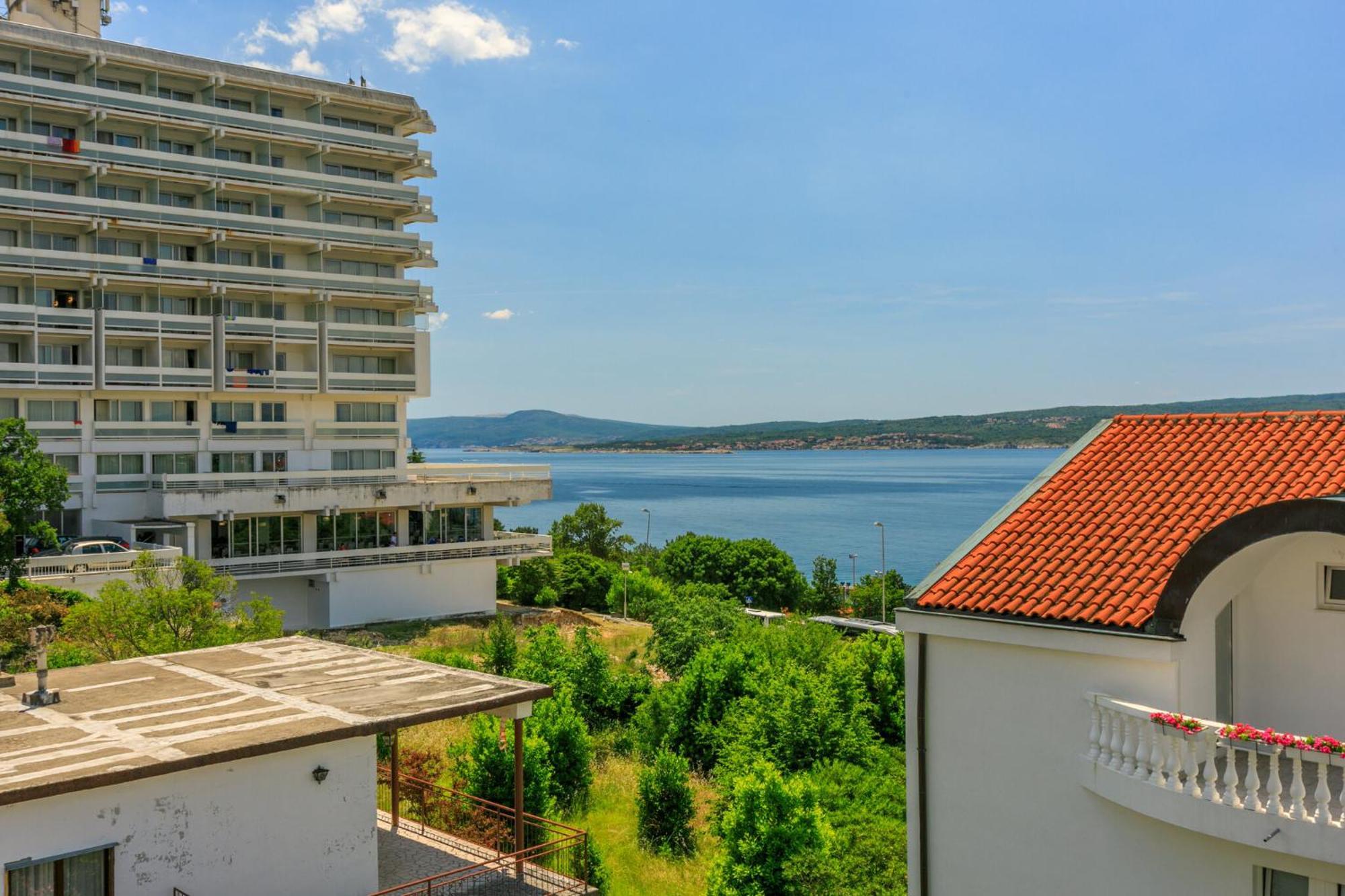 Podvezanec * Dramalj