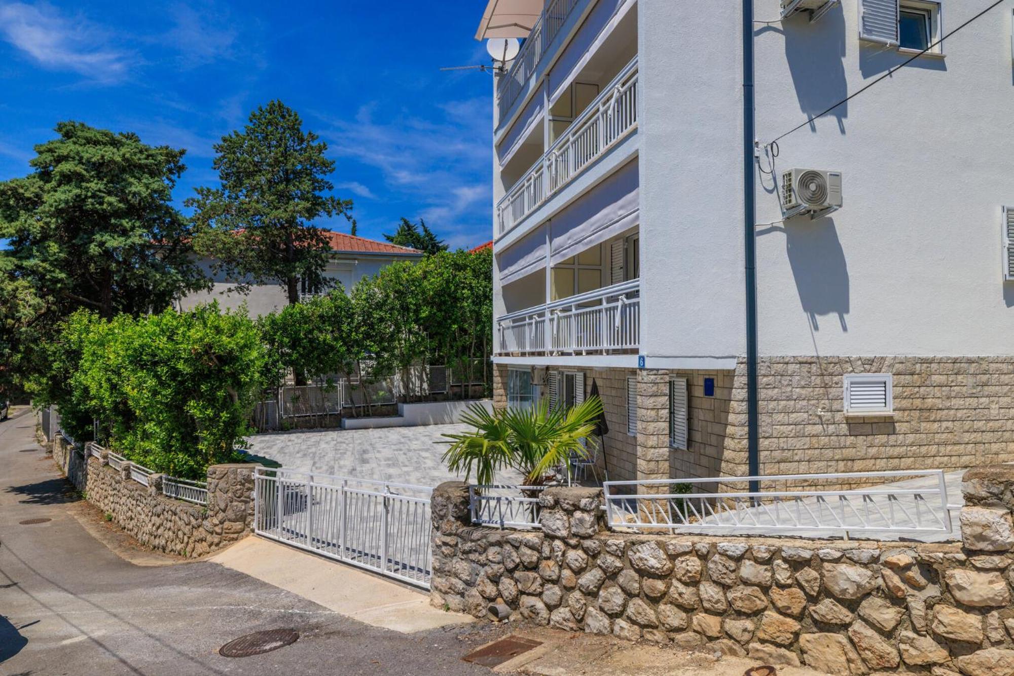 Apartment Podvezanec Dramalj