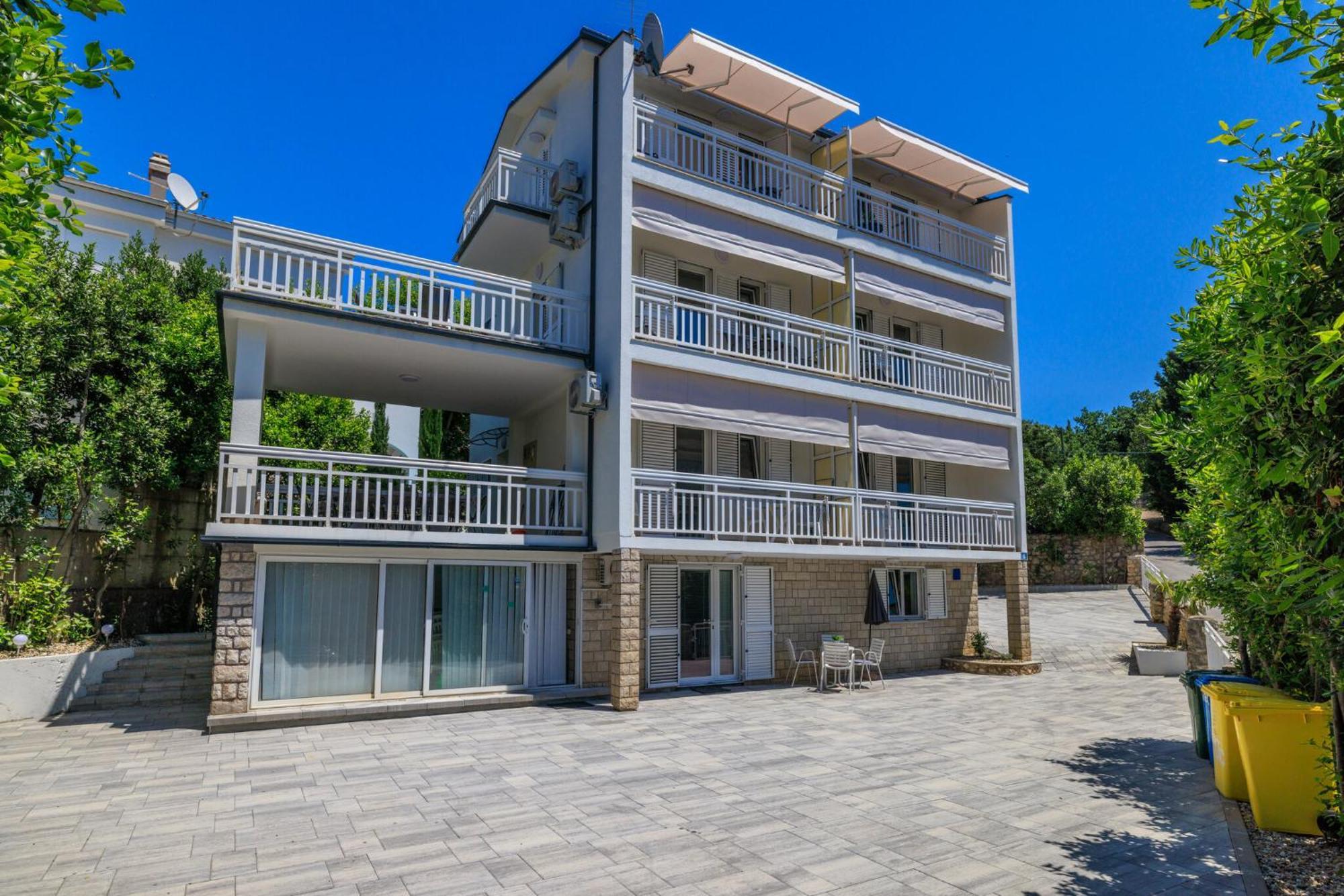 Podvezanec Apartament Dramalj